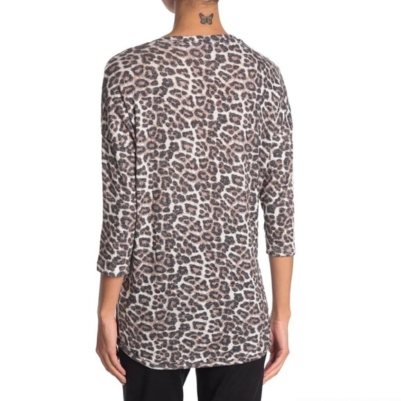 New Philosophy Cozy V-Neck Soft Knit Leopard Print 3/4 Sleeve Top - Picture 3 of 12